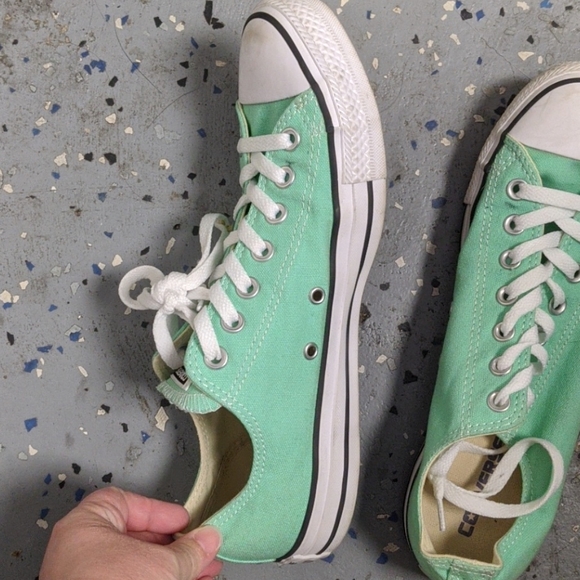 Mint colored Converse low top sneakers - Picture 2 of 4